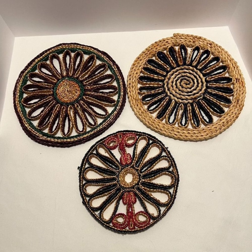 Vintage Wicker Trivets, Set of‎ 3. Brown, red, blue, green round trivets decor